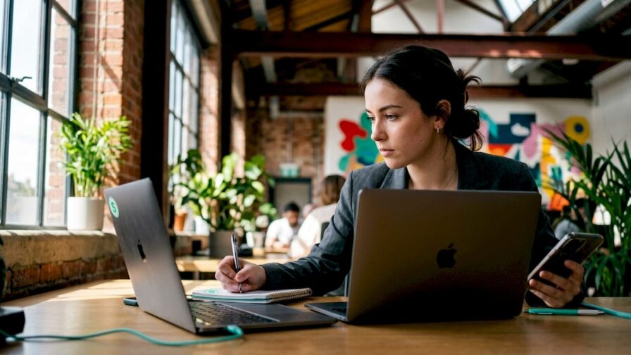 Ervaren, ambitieuze vrouw op zoek naar goed betaalde salesfuncties