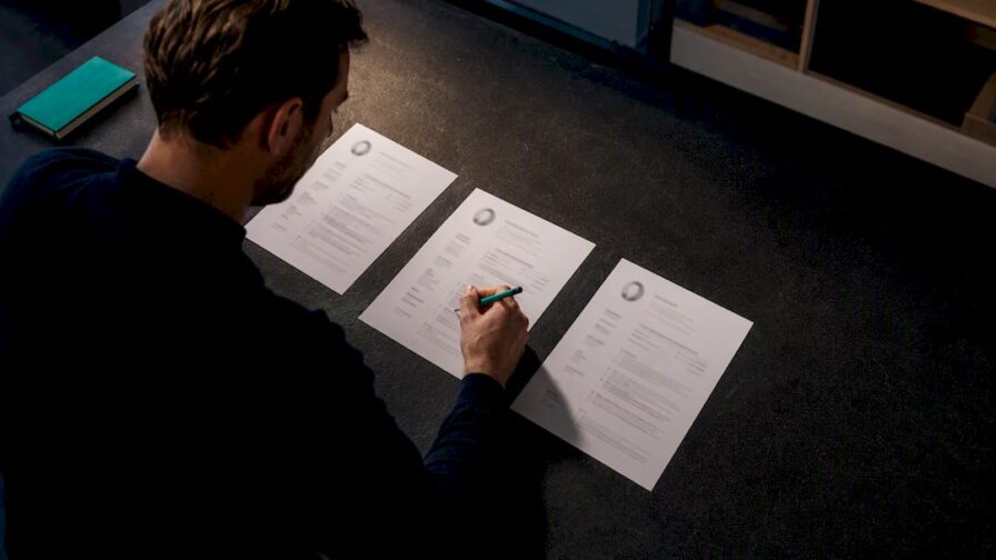 Recruiter beoordeelt marketing-cv op aantoonbare resultaten