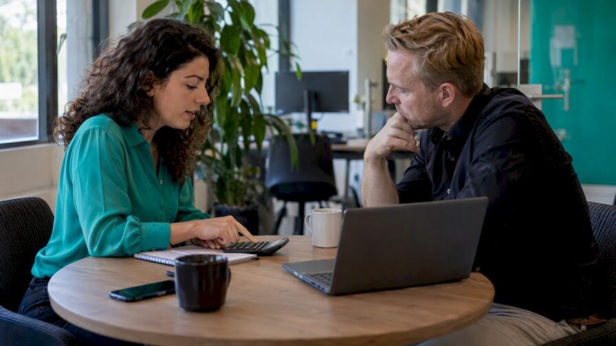 Contentmarketeer bespreekt salaris met recruiter